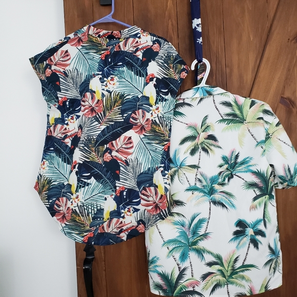 NWOT - Lot of 2 tropical print tops - small - Picture 3 of 5